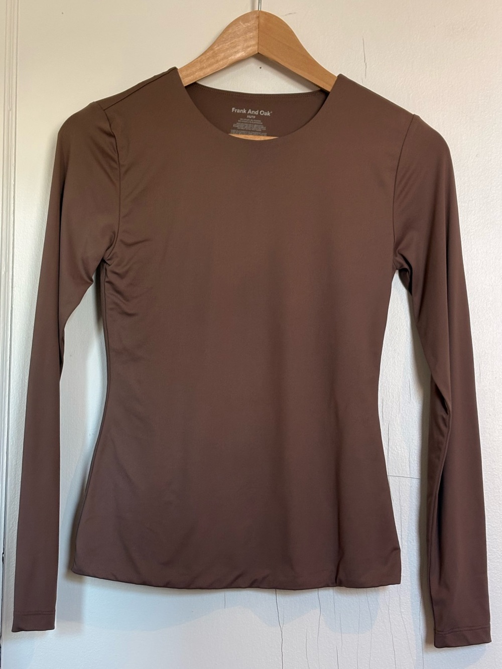 NWOT Women's Form-Fitting Long Sleeve Crew Neck Top - Brown / Beige